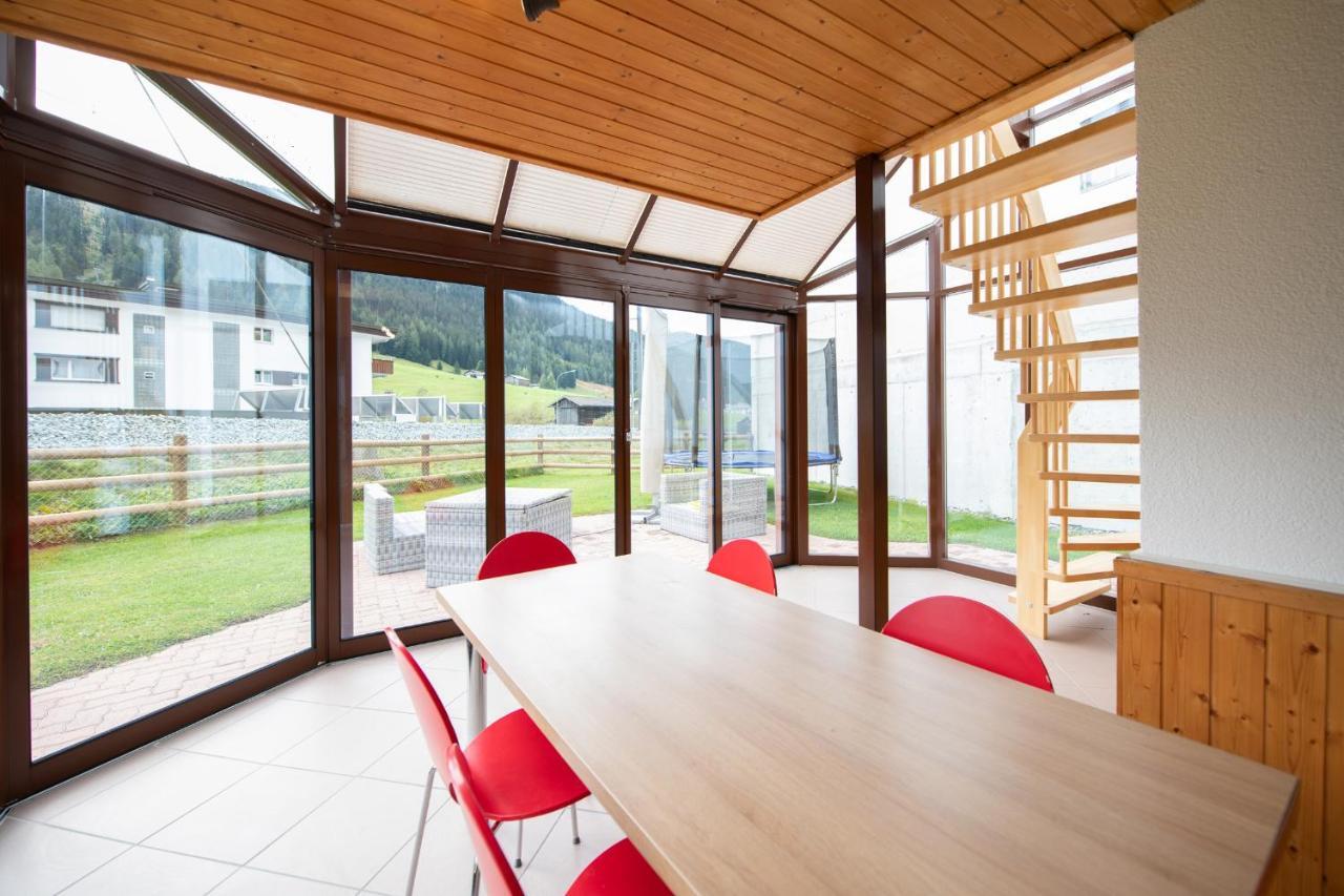 Agrimonia - 5,5-Zi Duplex Wohnung Bis 9 Personen Mit Eigenem Garten Davos Kültér fotó