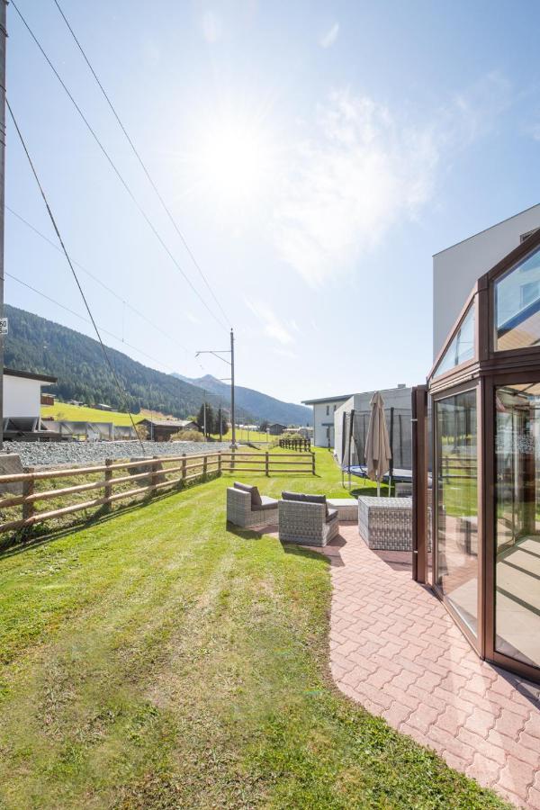 Agrimonia - 5,5-Zi Duplex Wohnung Bis 9 Personen Mit Eigenem Garten Davos Kültér fotó